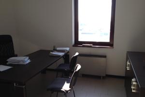 Ufficio con doppio ingresso molto luminoso