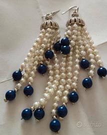 Orecchini pendenti con perle bijoux bianche