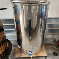 Botte 400 lt in acciaio con base e coperchio