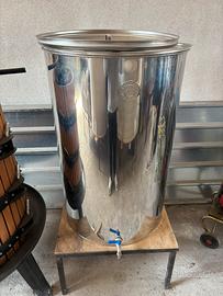 Botte 400 lt in acciaio con base e coperchio