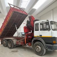 Iveco 175 - 3 assi - ribaltabile e gru