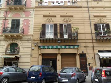 Rif. 1164 - Palermo, Magazzino commerciale mq 118