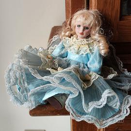 Bambola di porcellana