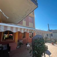 Tenda a 3 bracci con motore