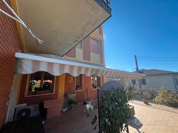 Tenda a 3 bracci con motore