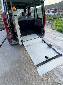 Renault kangoo per trasporto disabili