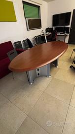 Tavolo riunioni ovale