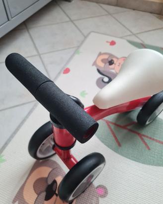 Bicicletta senza pedali, con 4 ruote