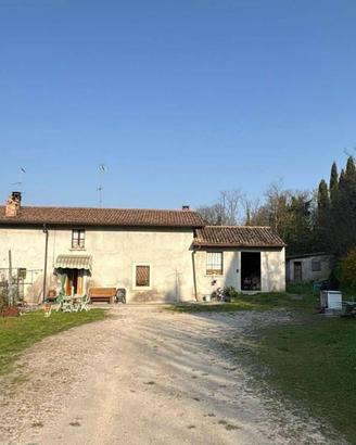 Casa indipendente di 372 m² con più di 5 locali e 