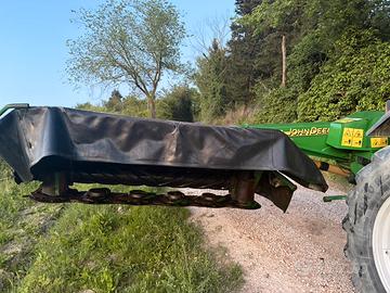 Falciacondizionatrice john deere