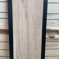 Stock diretti di pavimento effetto legno da €8,90