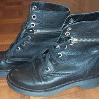 Stivaletti con lacci Guess in pelle nera