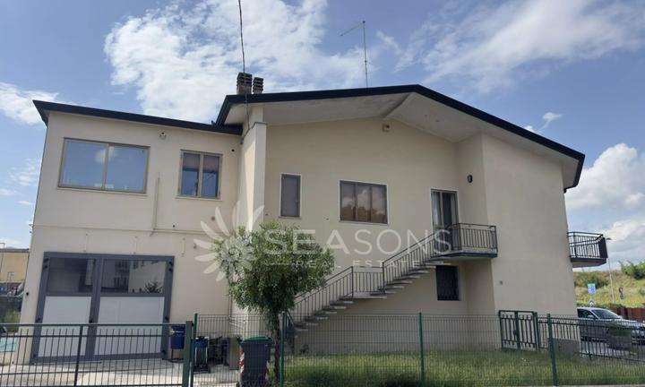 Casa indipendente in centro a Musile + negozio loc