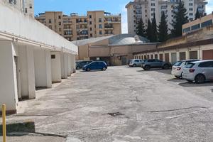 Viale Strasburgo Box auto 30 mq unico vano