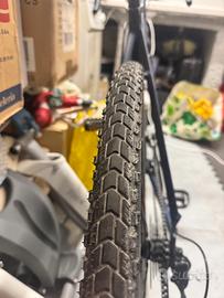 Copertone Pirelli Angel XT Urban nero