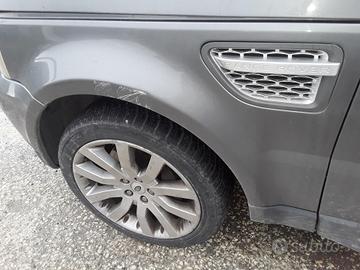 PARAFANGO ANTERIORE SINISTRO LAND ROVER Range Rove