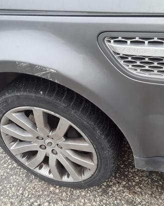 PARAFANGO ANTERIORE SINISTRO LAND ROVER Range Rove