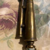 Antico accendino a benzina proiettile militare