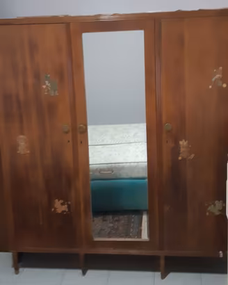 Armadio in legno vintage a 3 ante con specchio