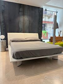 Letto matrimoniale in pelle Axil Epiro SCONTO 35%