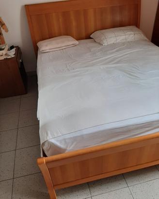 Letto color legno chiaro 200x168