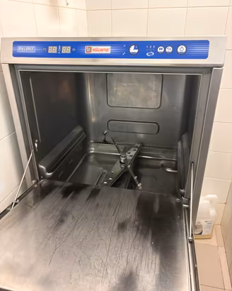 Lavastoviglie professionale