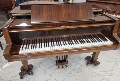 pianoforte mezzacoda Petrof