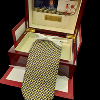 Elegante cravatta CARACCIOLO in pura seta