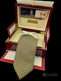 Elegante cravatta CARACCIOLO in pura seta