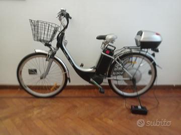 Bicicletta elettrica a pedalata assistita 