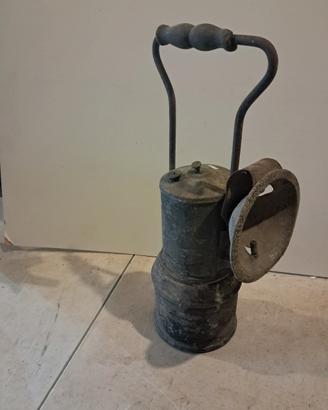 Antica lampada ad acetilene