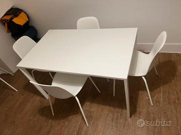 Tavolo e 4 sedie