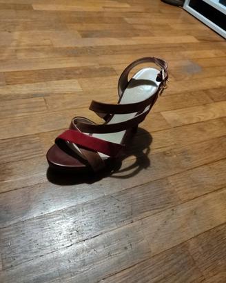 Sandalo vero cuoio GUESS 