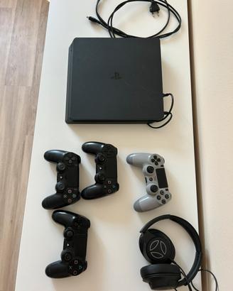 Plastation 4 piu 4 joistik e cuffie