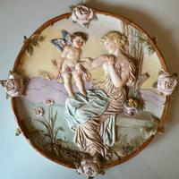 Placca liberty in porcellana bisquit