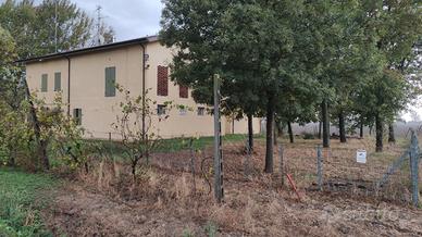 Appartamento su 2 livelli, casa INTERA IN CAMPAGNA