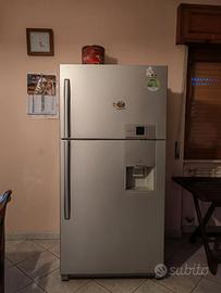 Frigorifero tipo americano con cassetto ghiaccio