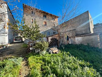 Casa indipendente con terreno