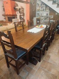 Tavolo legno massello da taverna con 8 sedie.