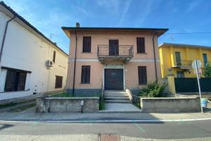 Casa, negozio, laboratorio e terreno edificabile