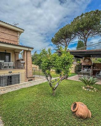 Villa di 160 m² con più di 5 locali a Roma