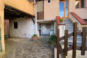 CASA SEMINDIPENDENTE A SERRA RICCÒ