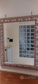 Specchio con cornice lavorata