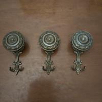 3 Appendiabiti in ottone anni 70 
Misure cm.15x7x6