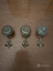 3 Appendiabiti in ottone anni 70 
Misure cm.15x7x6