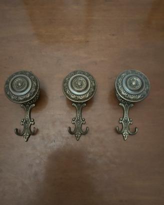 3 Appendiabiti in ottone anni 70 
Misure cm.15x7x6