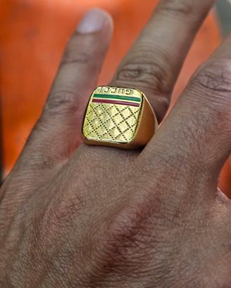 Anello da uomo  Gucci placcato oro.