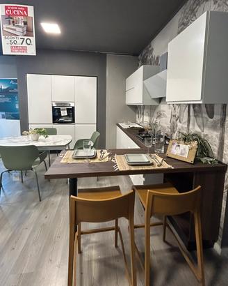 Cucina con Piano Snack di Mobilturi