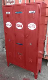 VECCHIO ARMADIETTO METALLICO rosso  VINTAGE