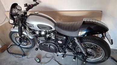 Triumph Thruxton 900